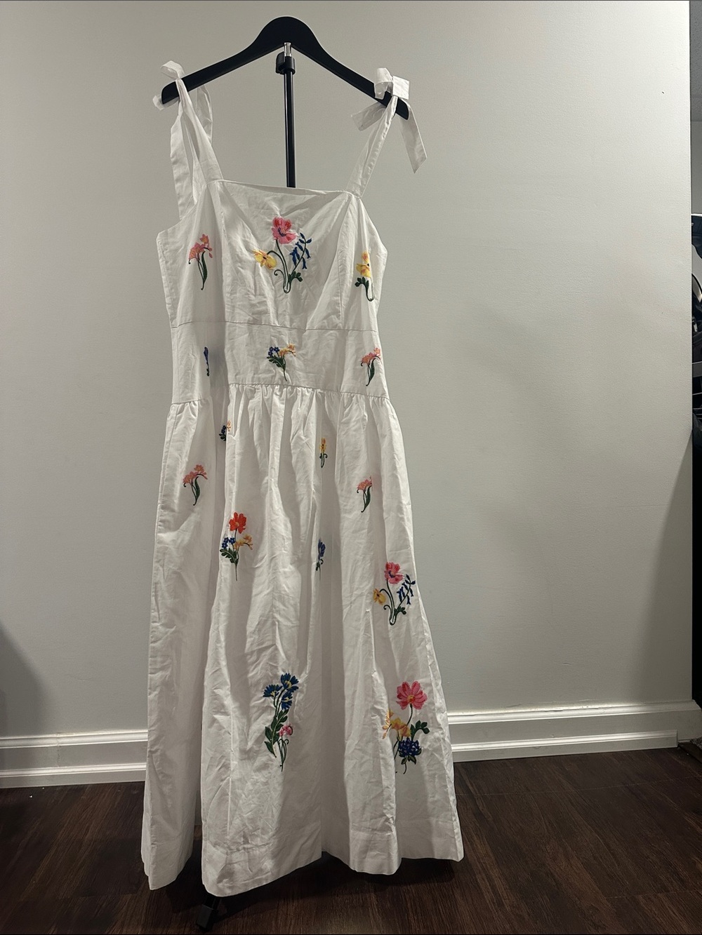 White Floral Embroidered Tie-Shoulder Maxi Dress - Picture 5 of 6